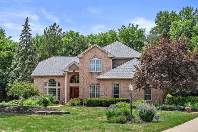 2245 S Foxglove COURT, New Berlin, WI 53151
