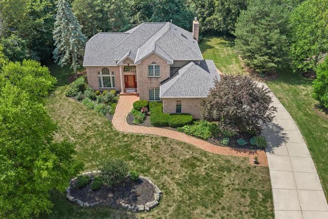 2245 S Foxglove COURT, New Berlin, WI 53151