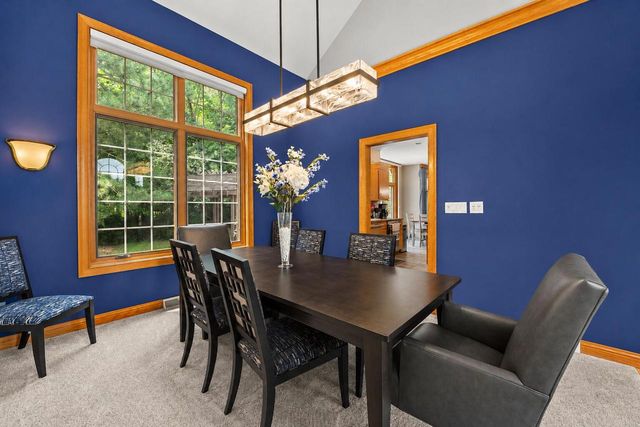 2245 S Foxglove COURT, New Berlin, WI 53151