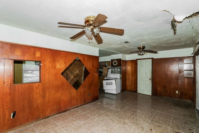 5843 Thrush Drive, Houston, TX 77033