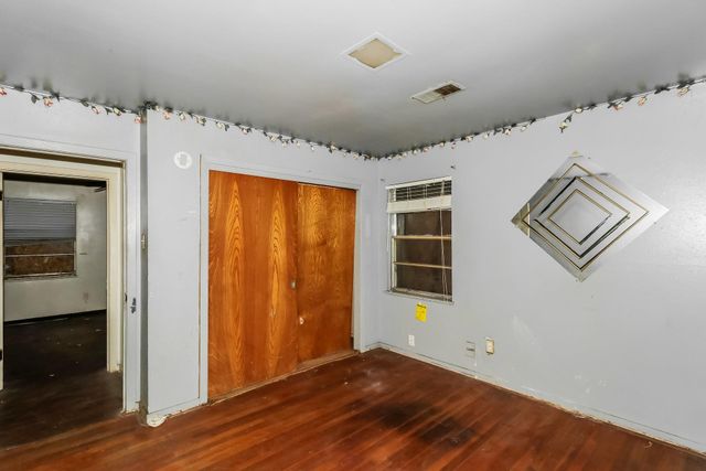 5843 Thrush Drive, Houston, TX 77033