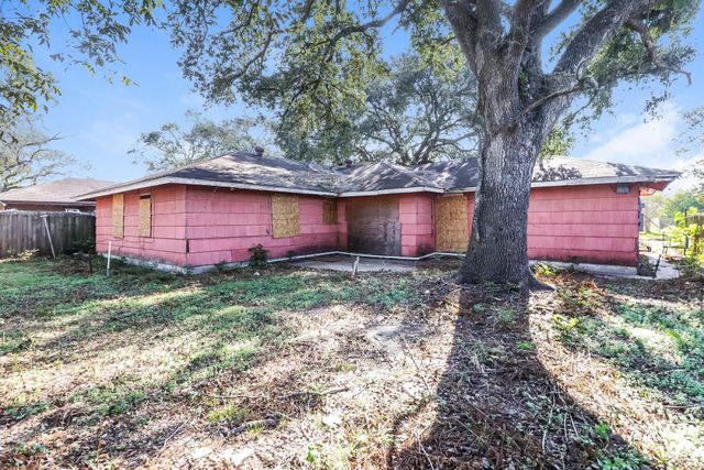 5843 Thrush Drive, Houston, TX 77033