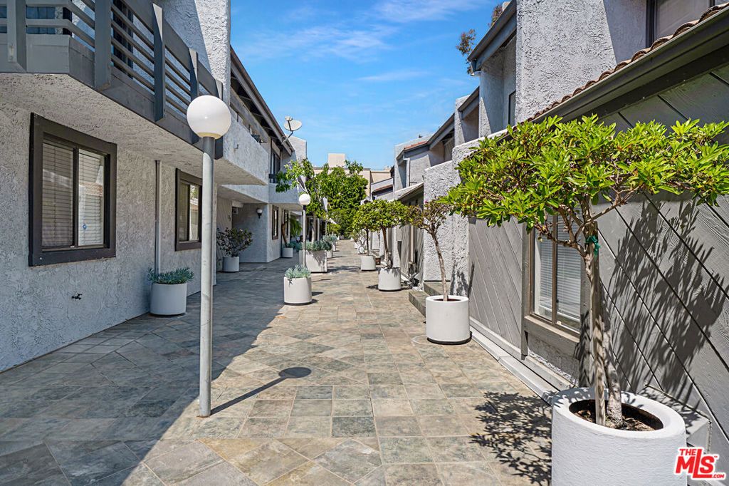 1925 S Beverly Glen Boulevard 40, Los Angeles, CA 90025 — photo 4