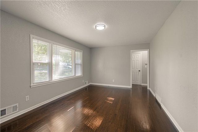 8512 E 85th Street, Raytown, MO 64138