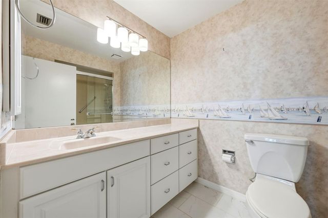 1111 LAKESHORE DRIVE C4, Eustis, FL 32726