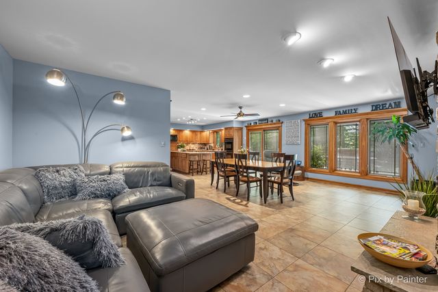 2917 Pleasant Drive, Mchenry, IL 60051
