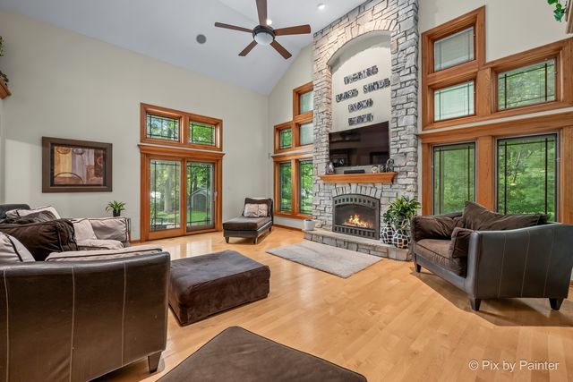 2917 Pleasant Drive, Mchenry, IL 60051