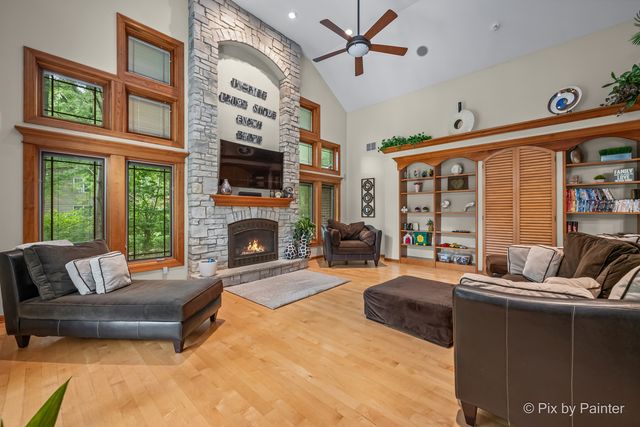 2917 Pleasant Drive, Mchenry, IL 60051