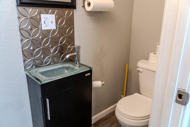 4959 Highway 90, Alleyton, TX 78935