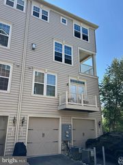5202 STREAM BANK LN #301M, Greenbelt, MD 20770
