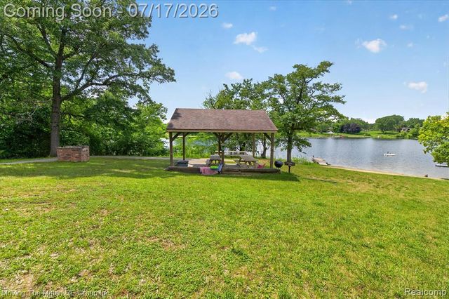 744 S Park Street, Highland, MI 48356