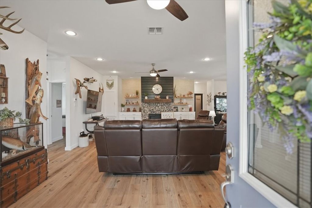 36 W Green Oak, Rockport, TX 78382 — photo 2