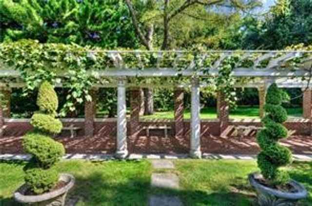 78 Windward Lane, Bristol, RI 02809