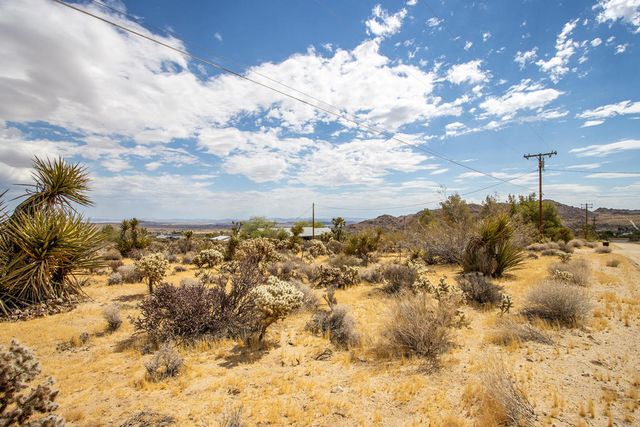 207 Onaga Trail, Joshua Tree, CA 92252