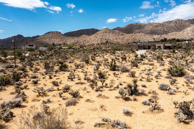 207 Onaga Trail, Joshua Tree, CA 92252