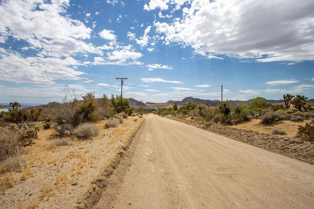 207 Onaga Trail, Joshua Tree, CA 92252