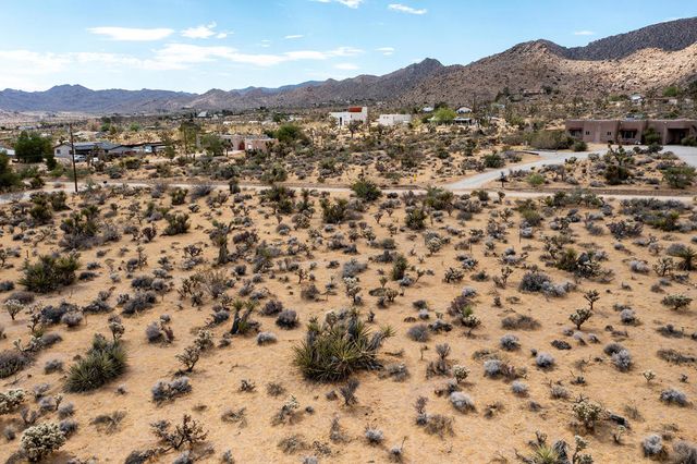 207 Onaga Trail, Joshua Tree, CA 92252