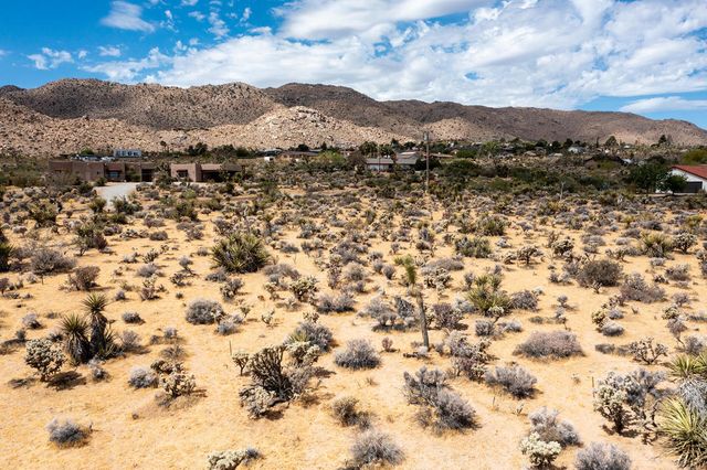 207 Onaga Trail, Joshua Tree, CA 92252