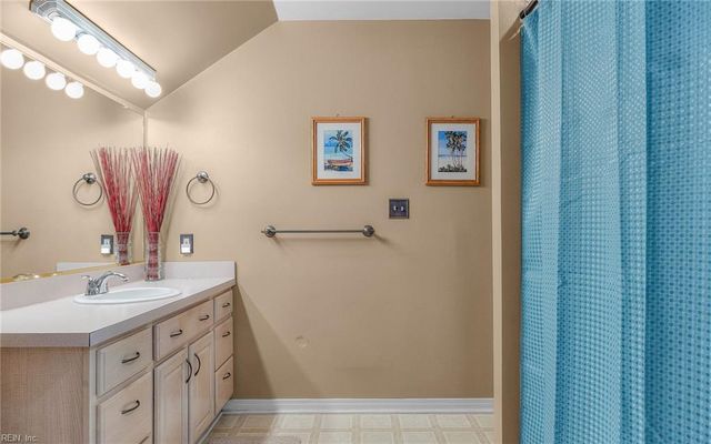 948 Sandoval DR, Virginia Beach, VA 23454