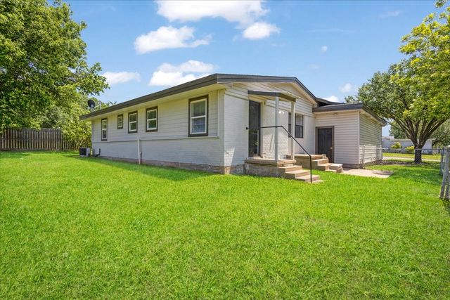1815 W Brockett Street, Sherman, TX 75092