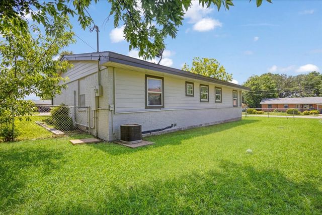 1815 W Brockett Street, Sherman, TX 75092