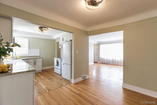 2800 Marian Drive, Trenton, MI 48183