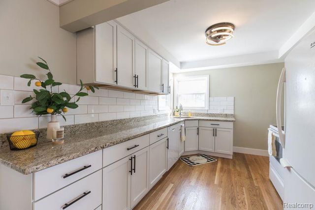 2800 Marian Drive, Trenton, MI 48183