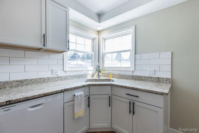 2800 Marian Drive, Trenton, MI 48183