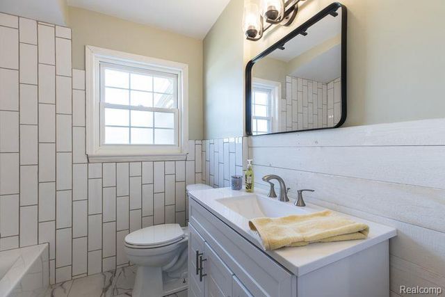 2800 Marian Drive, Trenton, MI 48183