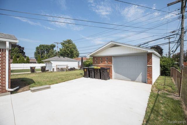 2800 Marian Drive, Trenton, MI 48183