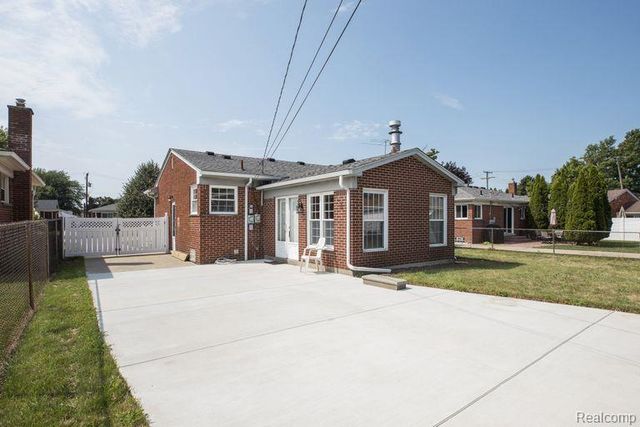 2800 Marian Drive, Trenton, MI 48183