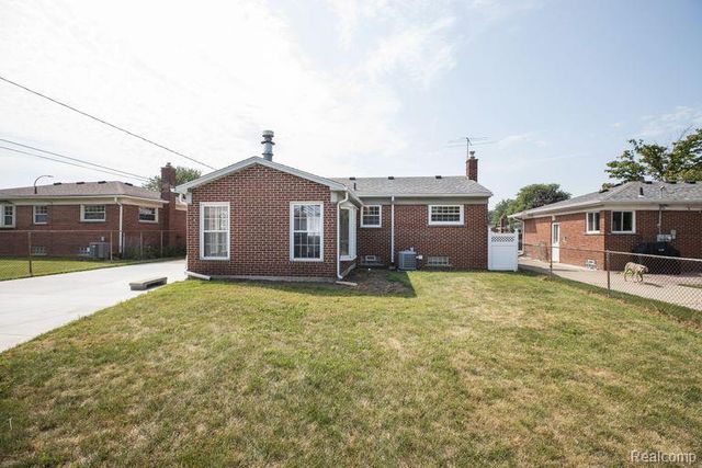 2800 Marian Drive, Trenton, MI 48183