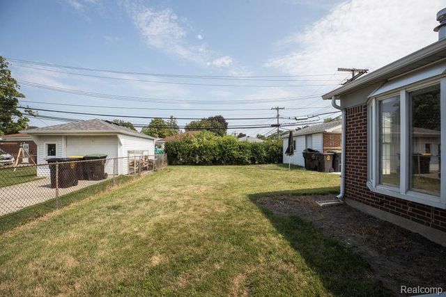 2800 Marian Drive, Trenton, MI 48183