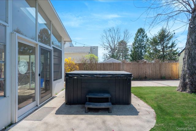 326 Litchfield Avenue, Babylon, NY 11702