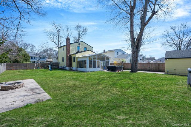 326 Litchfield Avenue, Babylon, NY 11702