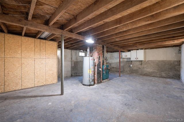 326 Litchfield Avenue, Babylon, NY 11702