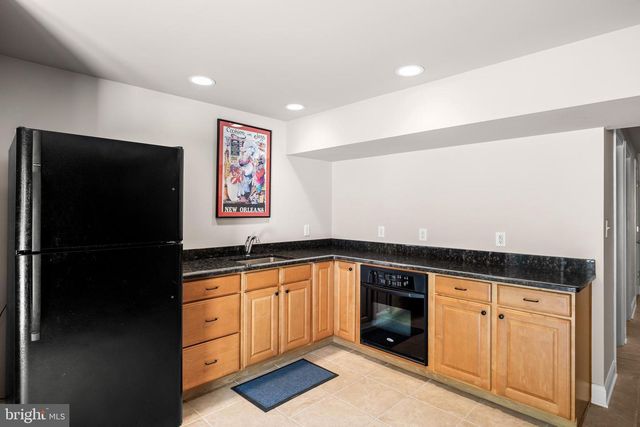 700 BRANDYWINE DR, Moorestown, NJ 08057