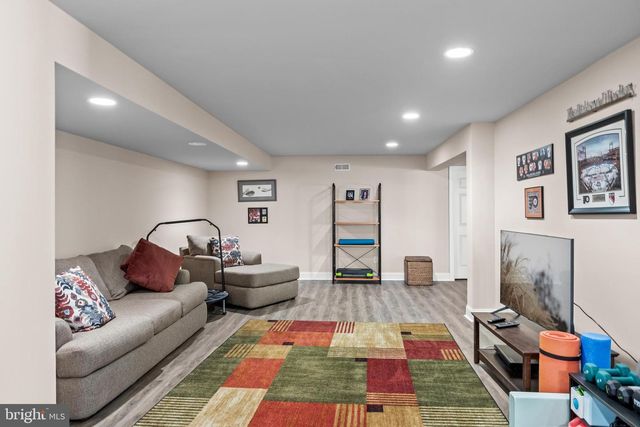 700 BRANDYWINE DR, Moorestown, NJ 08057