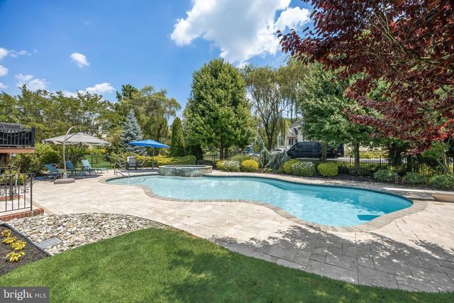 700 BRANDYWINE DR, Moorestown, NJ 08057