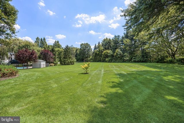 700 BRANDYWINE DR, Moorestown, NJ 08057
