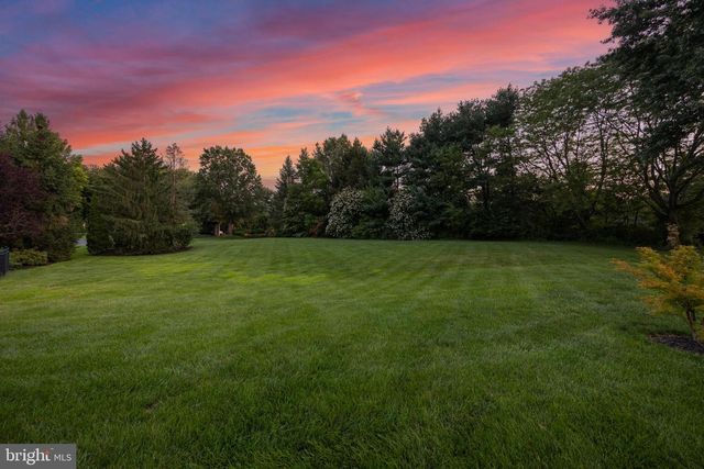 700 BRANDYWINE DR, Moorestown, NJ 08057