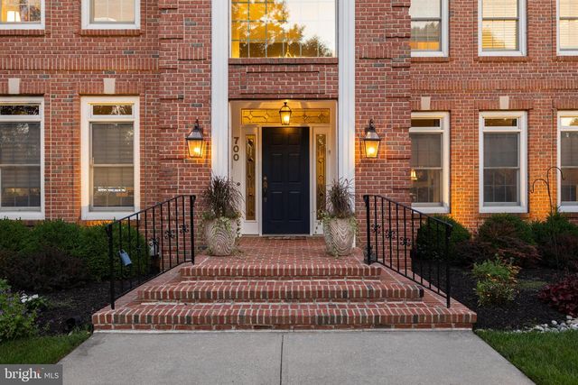 700 BRANDYWINE DR, Moorestown, NJ 08057