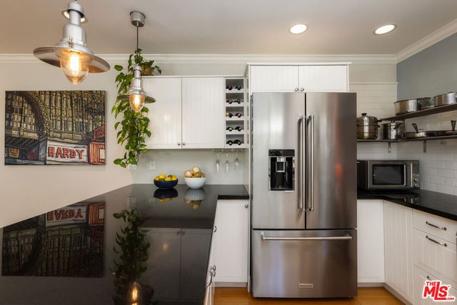 17407 Cohasset Street, Los Angeles, CA 91406