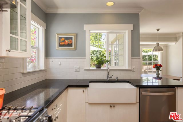 17407 Cohasset Street, Los Angeles, CA 91406