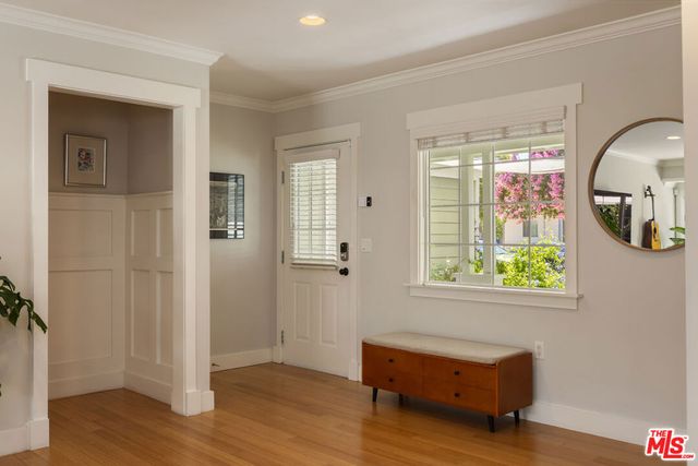 17407 Cohasset Street, Los Angeles, CA 91406