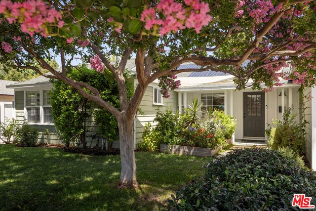 17407 Cohasset Street, Los Angeles, CA 91406
