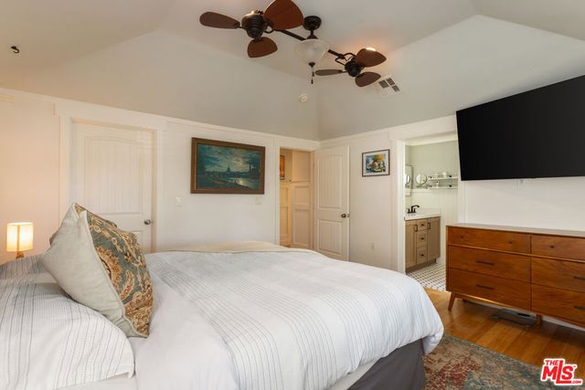 17407 Cohasset Street, Los Angeles, CA 91406