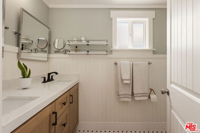 17407 Cohasset Street, Los Angeles, CA 91406