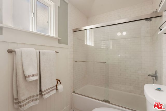17407 Cohasset Street, Los Angeles, CA 91406