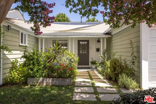 17407 Cohasset Street, Los Angeles, CA 91406